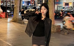 低头看我是怎么C哭你